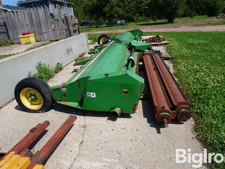 john-deere-220-image-4