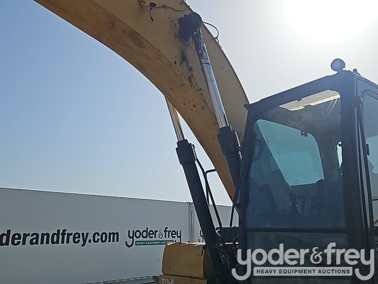 2019-caterpillar-323-image-19