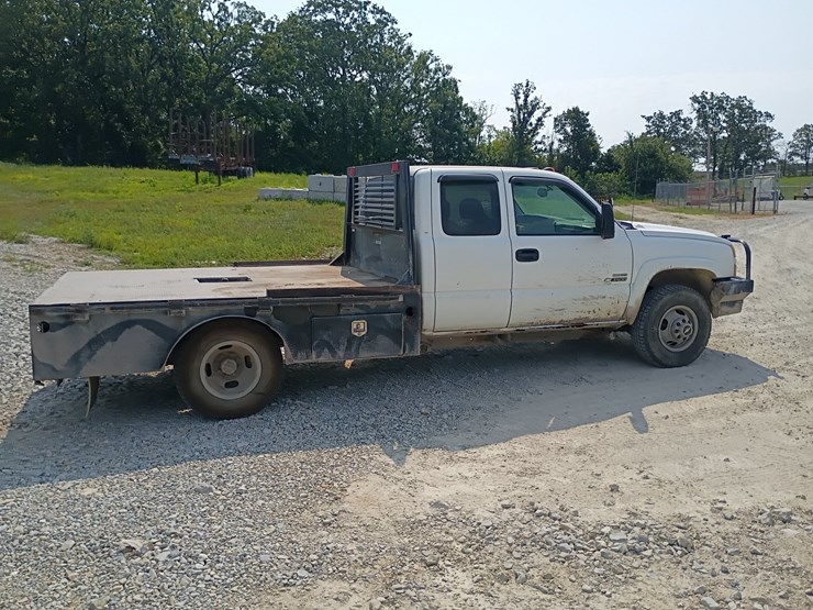 2006-chevrolet-silverado-3500-image-10