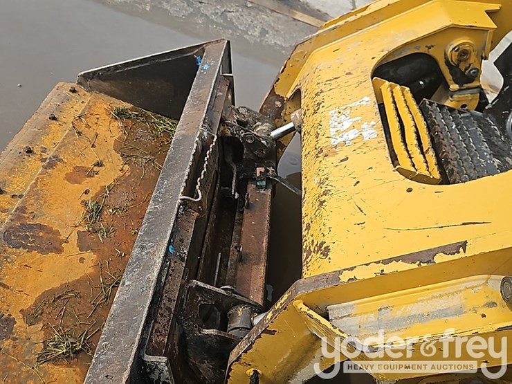2016-caterpillar-262d-image-13