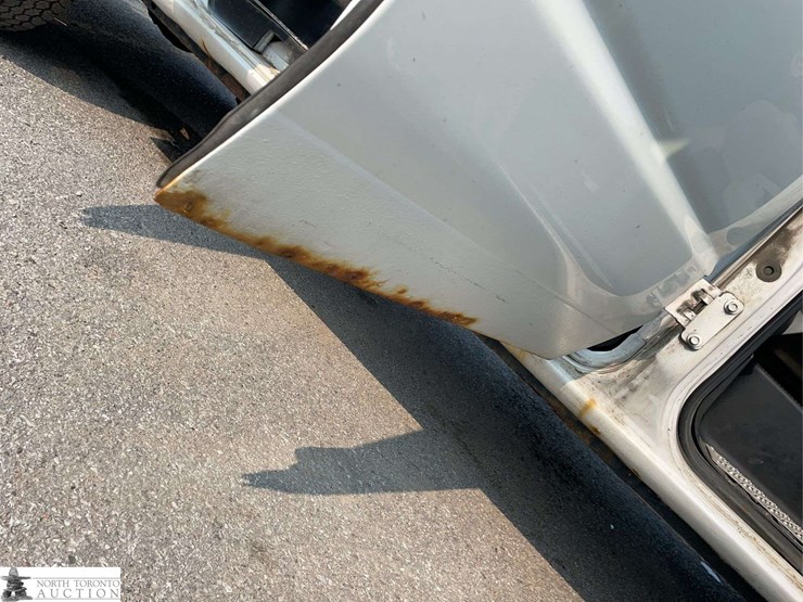 2011-ford-cargo-image-30