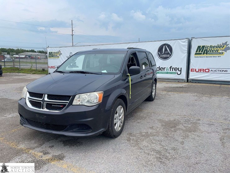 2014-dodge-grand-caravan-sxt-image-1