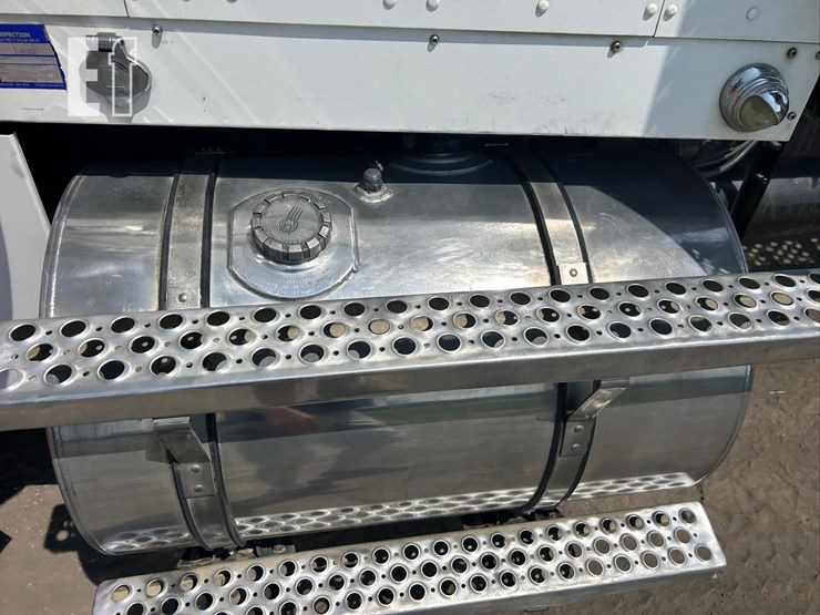 2007-kenworth-w900-image-12