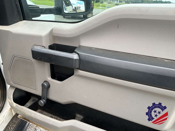 2017-ford-f550-image-42
