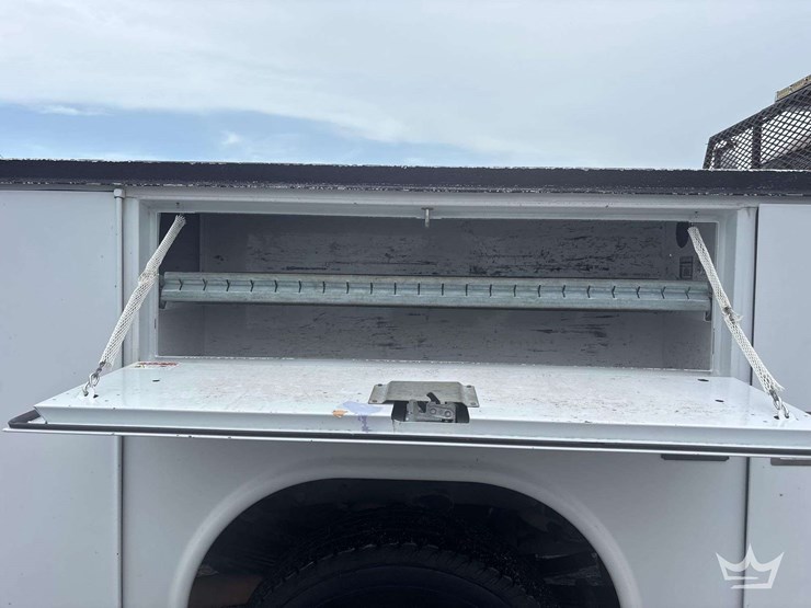 2018-chevrolet-silverado-3500hd-image-23
