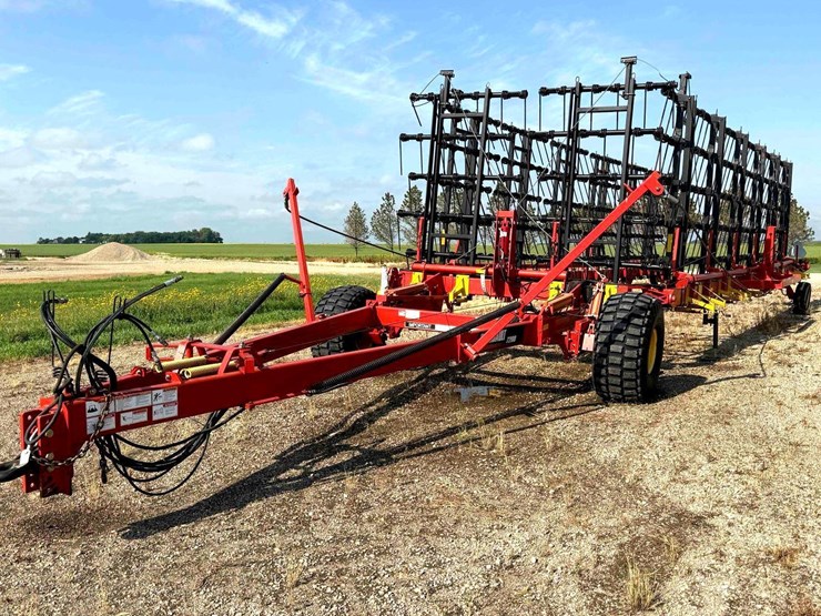 2013-bourgault-7200-image-1