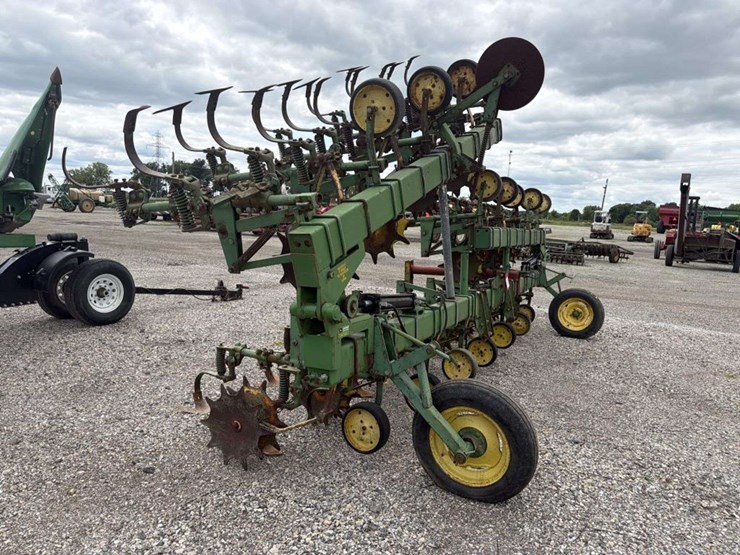 john-deere-16-image-5