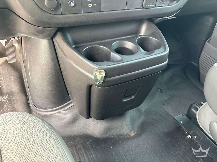 2017-chevrolet-express-2500-image-17