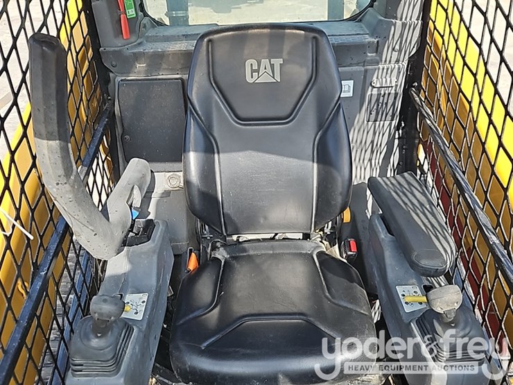 2025-caterpillar-255-image-25
