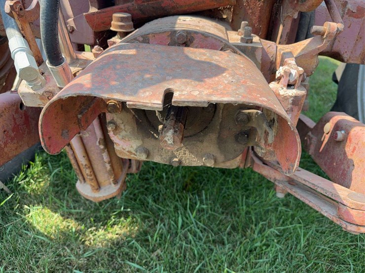 farmall-340-gas-with-loader-image-38