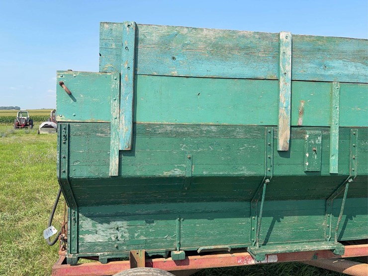 john-deere-running-gear-and-flare-box-wagon-with-simonsen-hoist-image-20