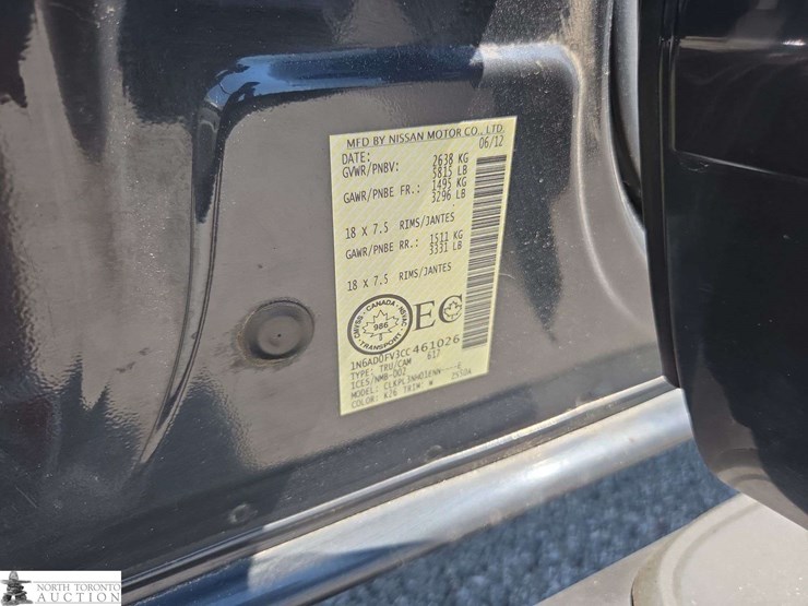 2012-nissan-frontier-image-15