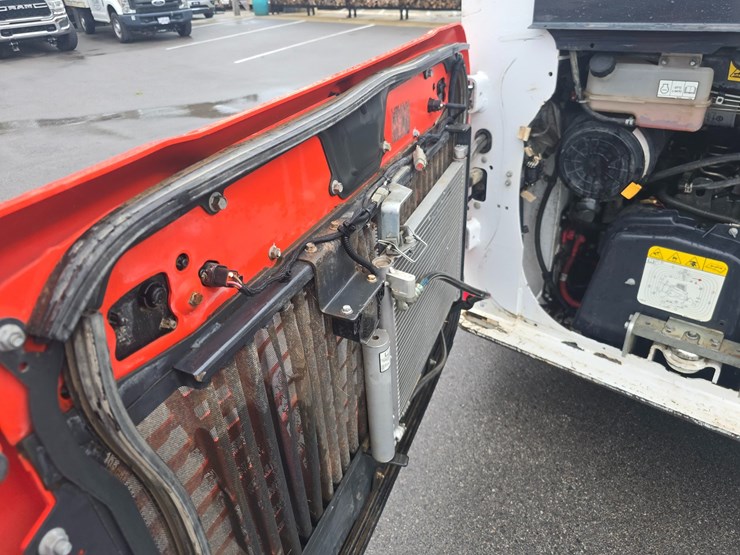 2021-bobcat-t64-image-35