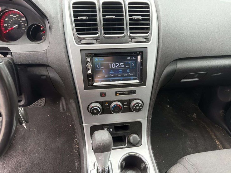 2009-gmc-acadia-image-39