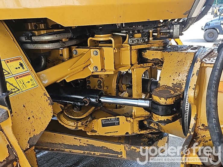 2021-caterpillar-730-image-19