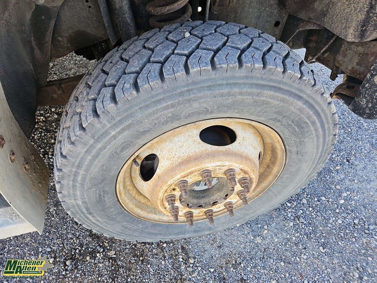 2013-ford-f550-image-39