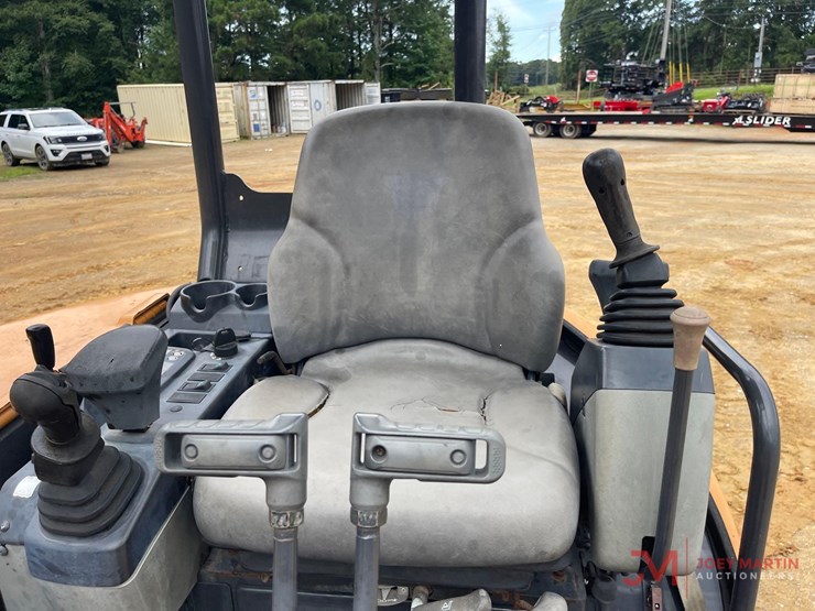 case-cx26c-mini-excavator-image-18