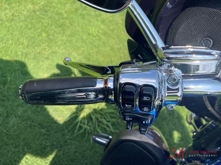 2014-harley-davidson-cvo-limited-mt.-rushmore-project-image-23