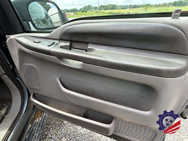 2000-ford-excursion-image-56