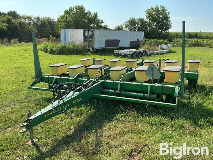 john-deere-7000-image-1