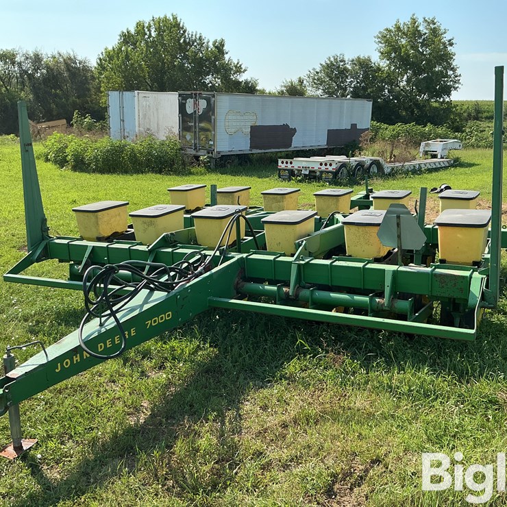 JOHN DEERE 7000