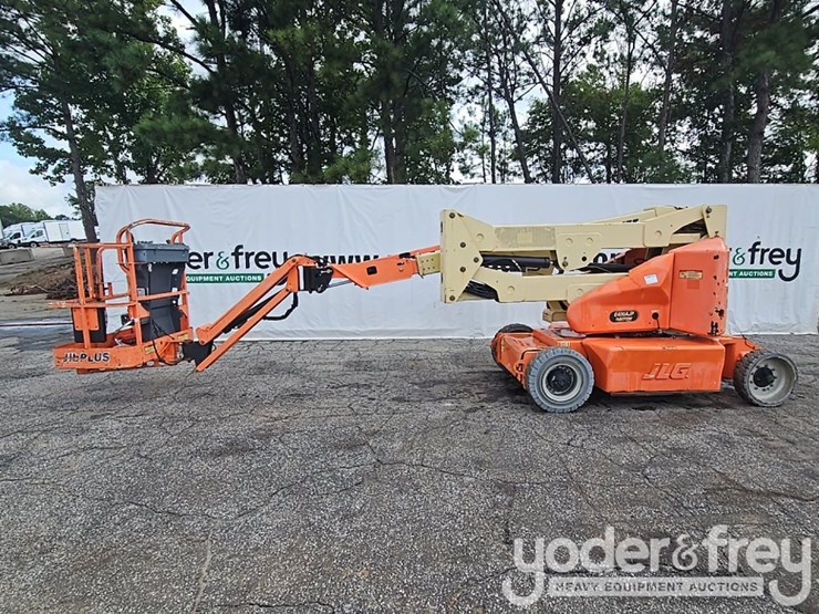 2011-jlg-e400ajpn-image-2