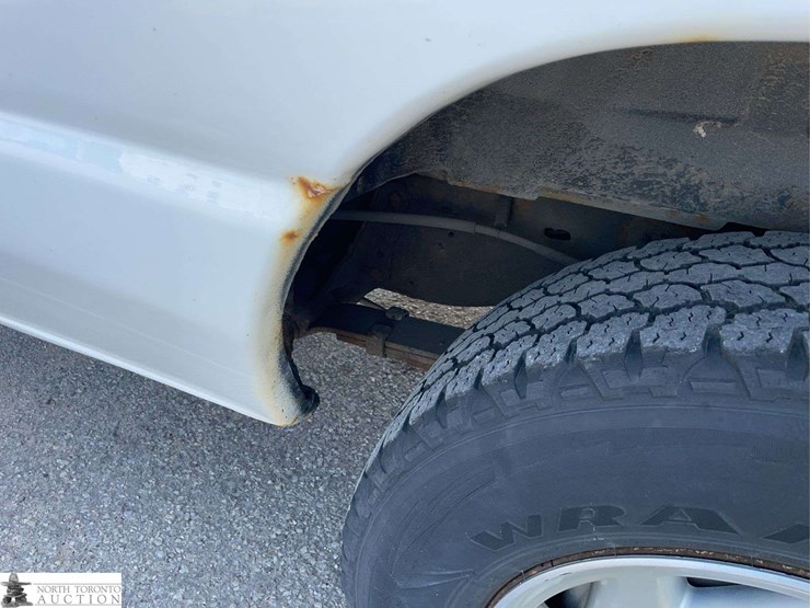 2011-ford-cargo-image-36