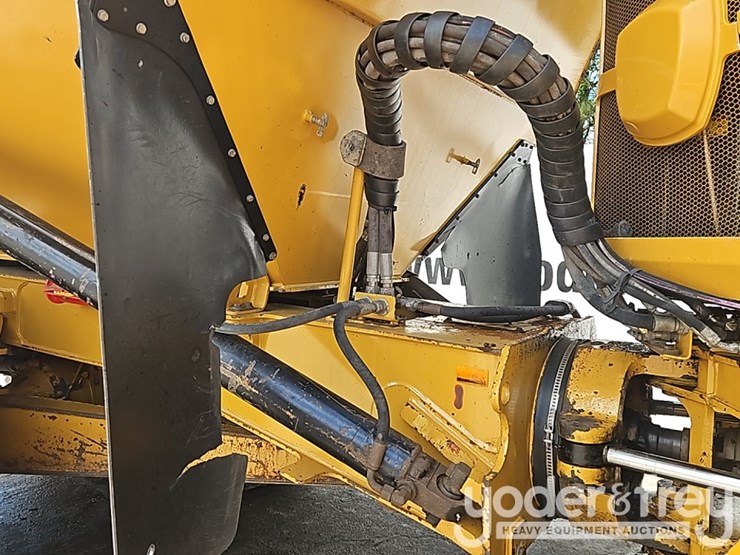 2021-caterpillar-730-image-17