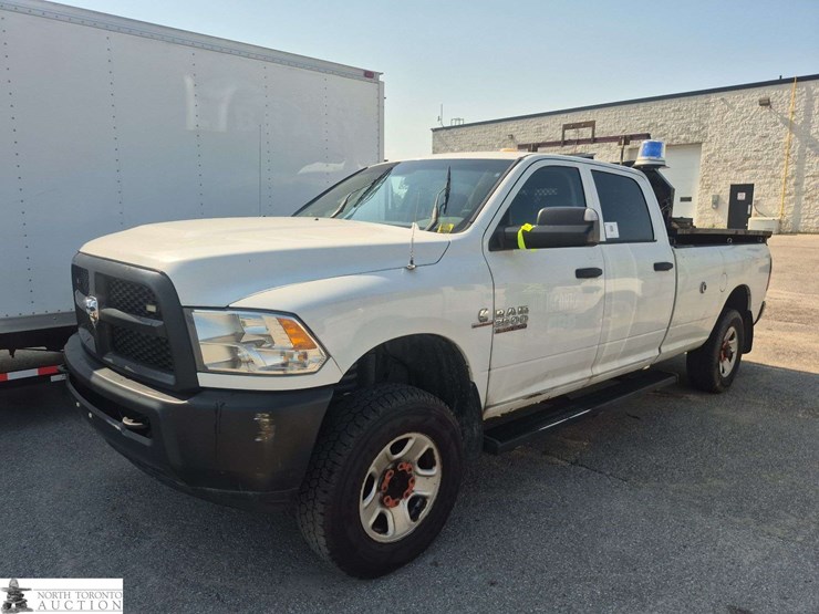 2016-dodge-3500-image-1