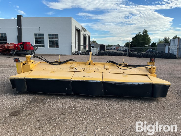 new-holland-750hd-image-2
