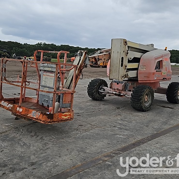 2017 JLG 450AJ