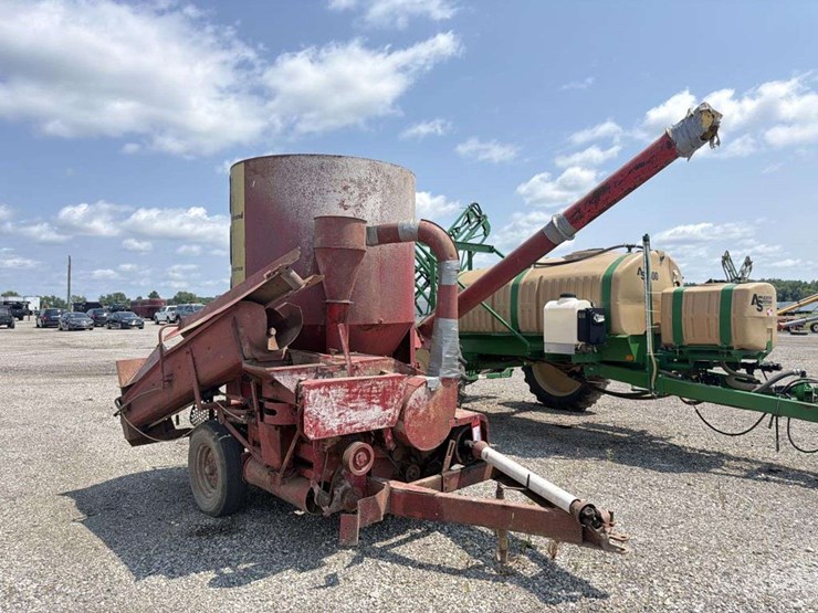1966-farmhand-feed-grinder-with-corn-sheller-image-6