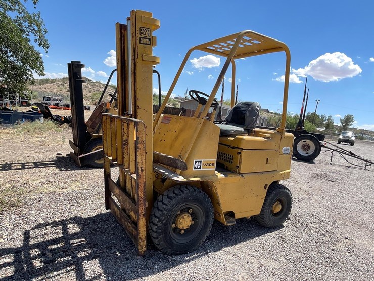 #2001-•-v30b-forklift-image-53