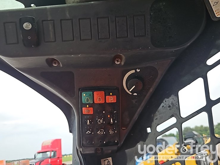 2023-deere-331g-image-27