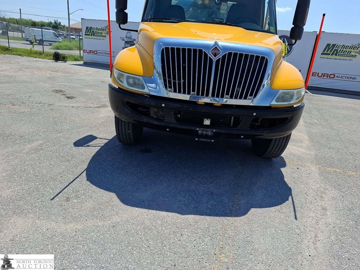 2011-international-durastar-4300-image-2