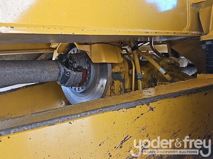 2021-caterpillar-730-image-21
