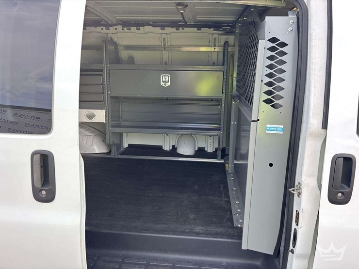 2017-chevrolet-express-2500-image-24