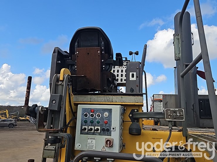 2009-volvo-pf6110-image-32