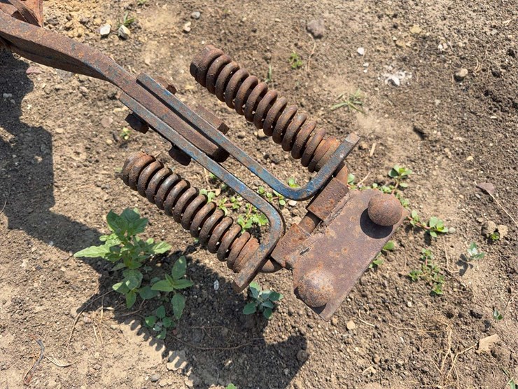 one-bottom-plow-image-3