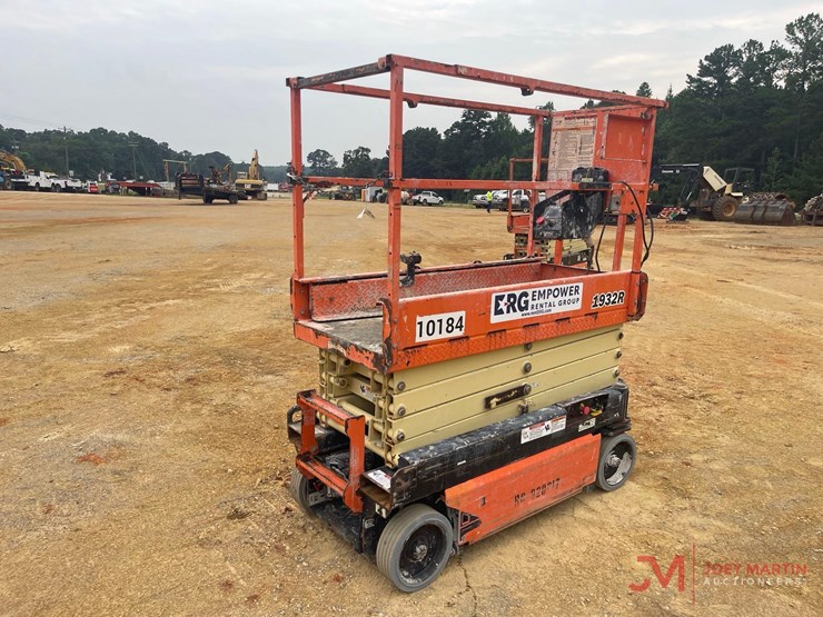 2017-jlg-1932r-image-7