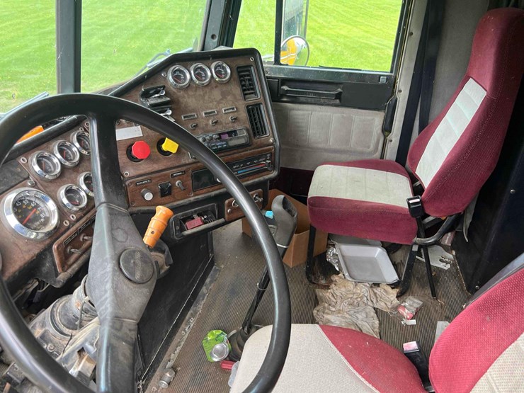 1992-freightliner-fld120-image-5