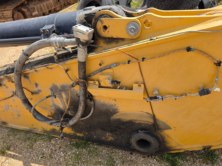 2023-caterpillar-374-image-141
