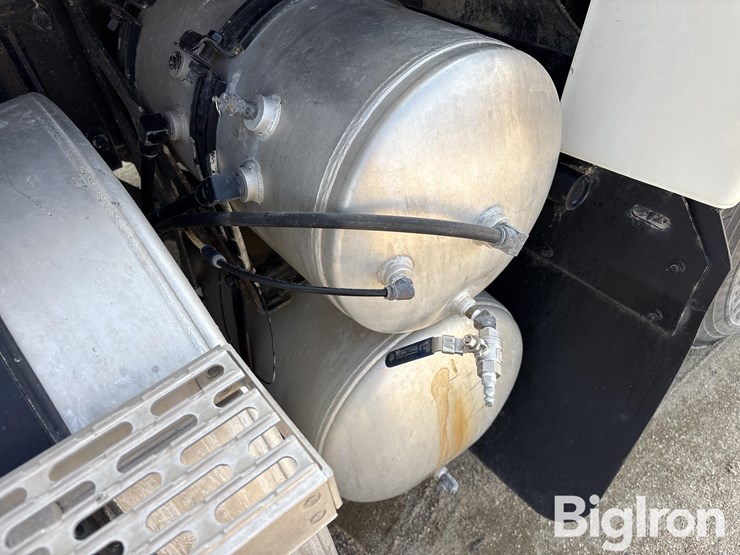 2005-mack-ch613-image-15