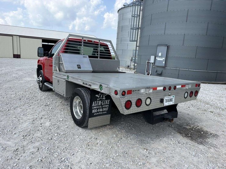 2013-chevrolet-3500-image-3
