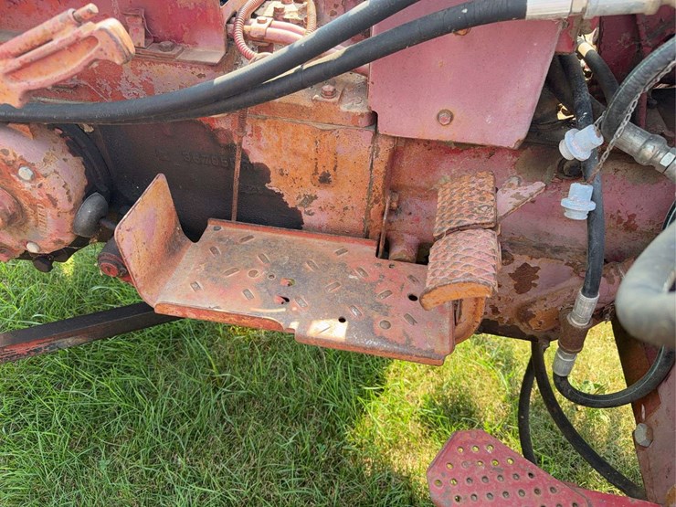 farmall-340-gas-with-loader-image-26