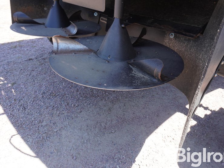 2014-case-ih-5140-image-16