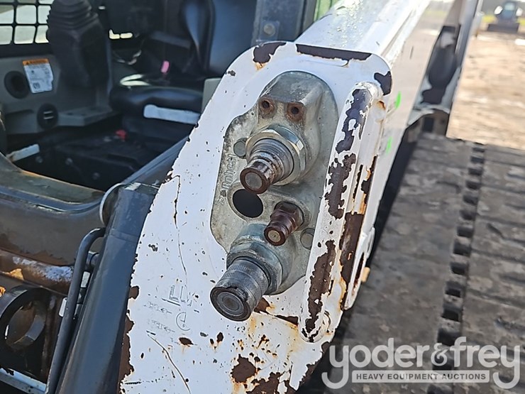 2015-bobcat-t750-image-16