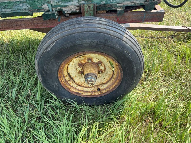 john-deere-running-gear-and-flare-box-wagon-with-simonsen-hoist-image-11
