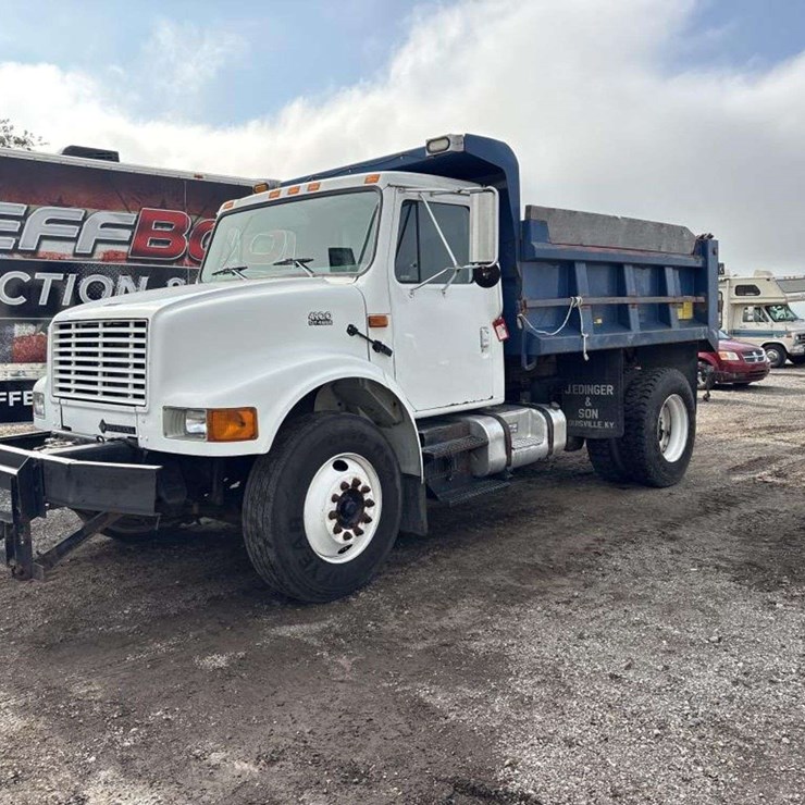 2001 INTERNATIONAL 4900