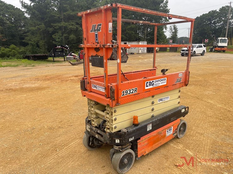 2017-jlg-1932r-image-3